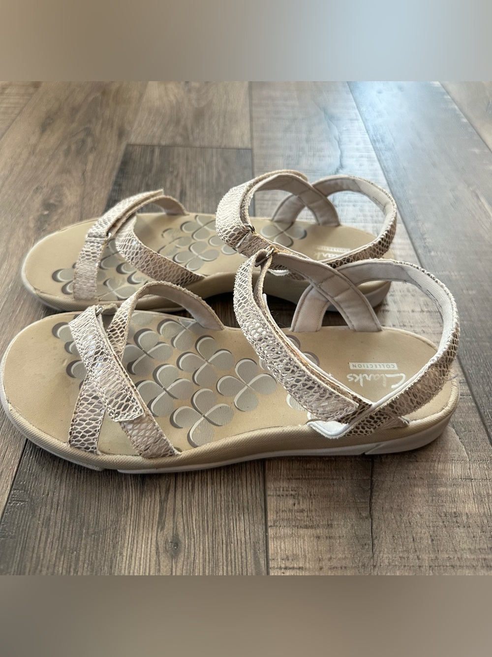 Clarks Women's Size 8 Tresca Trace Sandal Neutral Snakeskin Adjustable Strappy